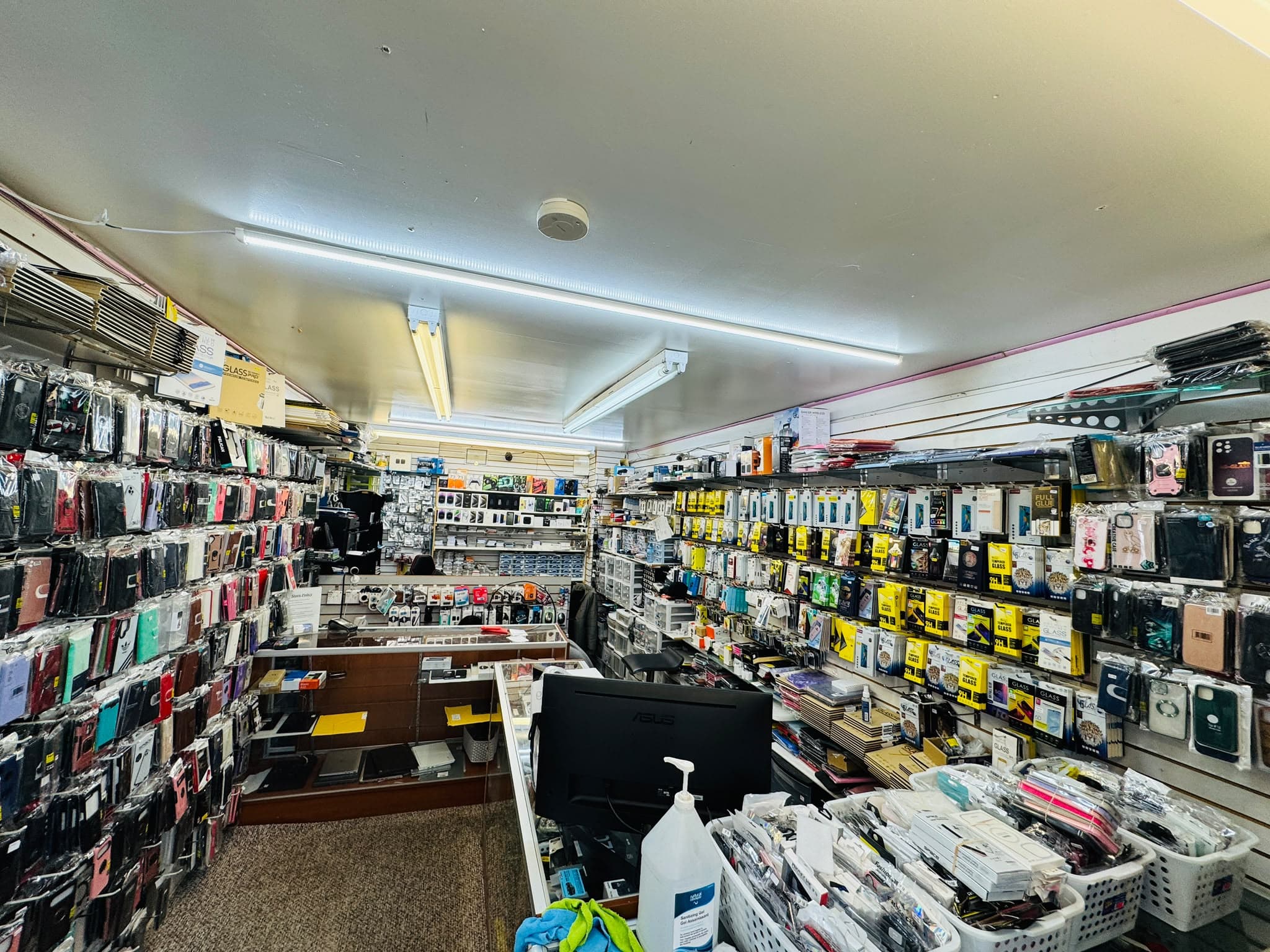 Inside the ASM Wireless store on Danforth Avenue