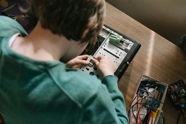 a Technician in Laptop repairing shop in danforth toronto